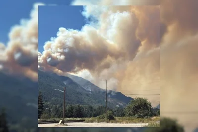 Kebakaran Hutan Brunswick Creek Tutup Jalan Raya 1 di Fraser Canyon