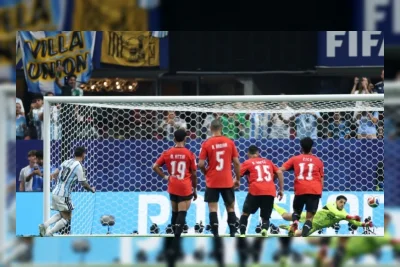 Kiper Mesir Mostafa Shobeir Bikin Messi Ukir Rekor Kelam di Piala Dunia