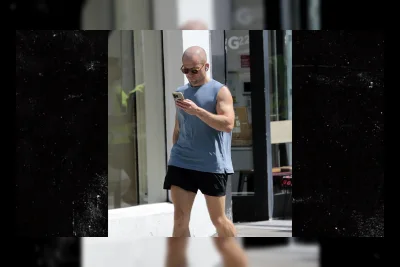 Taron Egerton Cukur Botak Usai Dikaitkan dengan Brooks Nader