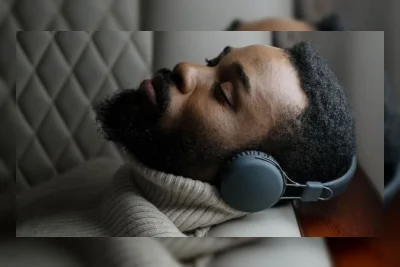 Tidur Sambil Mendengarkan Suara Alam Bikin Lebih Bahagia, Ini 5 Alasannya
