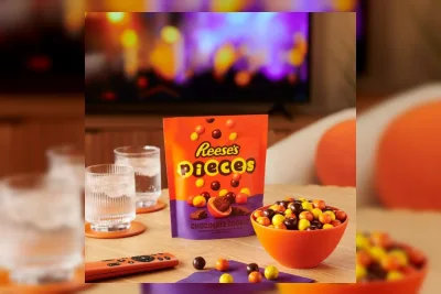 Hershey Luncurkan Rasa Baru Reese's Pieces dengan Isian Kukis Cokelat