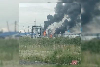 Serangan Drone Ukraina Lumpuhkan Kilang Minyak Terbesar Rusia di Omsk