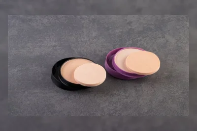 Urutan Pakai Bedak Tabur dan Bedak Padat agar Makeup Flawless Tahan Lama