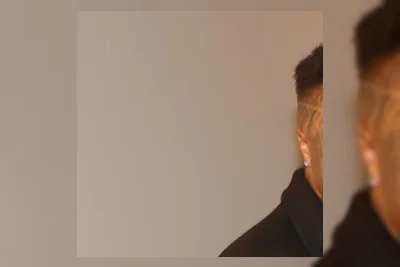 Rapper Blueface Takjub Temui Ayahnya Sedang Antar Paket Amazon Saat Live
