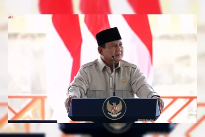 Prabowo Peringatkan Masyarakat agar Tak Mudah Tertipu Informasi Media Sosial