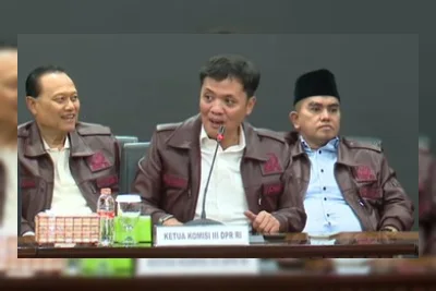 Eks Jampidsus Febrie Adriansyah Resmi Jadi Tersangka