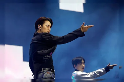 Mingyu SEVENTEEN Banjir Dukungan di Hong Kong, Insiden Bau Tak Sedap Viral