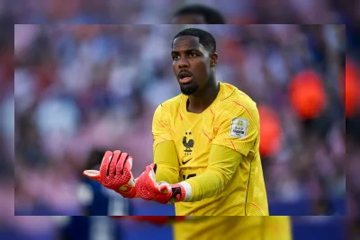 Persaingan Ketat Golden Glove Piala Dunia 2026: Unai Simon vs Mike Maignan