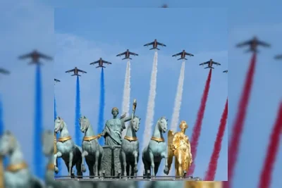 Prancis Batalkan Pertunjukan Kembang Api saat Parade Militer di Paris
