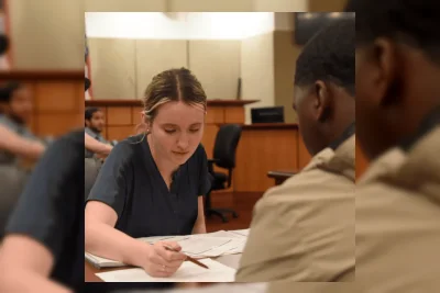 Gubernur North Carolina Teken Anggaran yang Alihkan Dana Bantuan Hukum