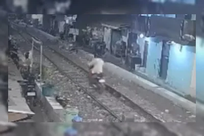 KAI Kecam Pemotor Nekat Melintas di Rel Sidotopo Surabaya