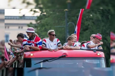 Pulang ke Oslo, Timnas Norwegia Disambut 100 Ribu Suporter