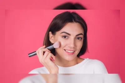 Bedak atau Blush On Dulu? Ini Urutan Makeup yang Benar agar Flawless