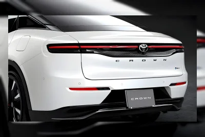 Toyota Perbarui Crown Crossover 2027, Atasi Kritik Desain Dua Warna