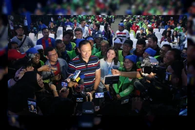 AHY dan Merry Riana Nobar Piala Dunia 2026 Bersama Ratusan Ojol di GBK