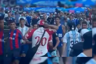 Kursi Botol Berterbangan, Suporter Argentina Bakul Pukul Jelang Lawan Inggris