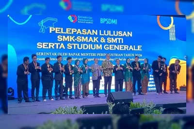 Menperin Agus Gumiwang Lepas 2.369 Lulusan SMK Industri, 63,7% Langsung Diserap Dunia Kerja