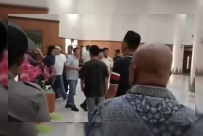Rapat DPRD Riau Memanas: Suara Tinggi, Gebrak Meja, hingga Tantang Duel