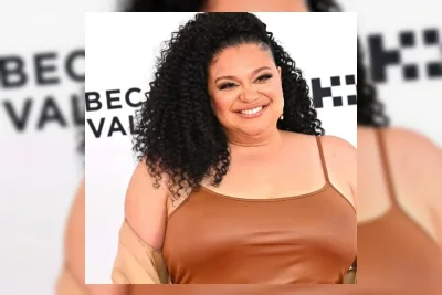Apple TV+ Tambah Michelle Buteau dan Simu Liu ke Komedi Elizabeth Banks