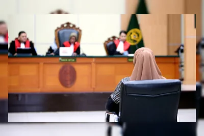 Sidang Ijazah Jokowi: Dokter Tifa Minta Barang Bukti, Tim Hukum Merah Putih Kritik