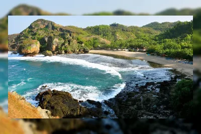 5 Pantai Terindah di Jawa Timur untuk Liburan Akhir Pekan