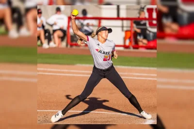Pitcher Rookie Karlyn Pickens Hancurkan Dua Bat Aluminium di AUSL