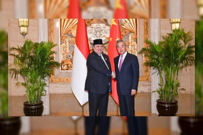 Menko Airlangga Bertemu Menlu Wang Yi di Shanghai, Bahas AI dan Investasi