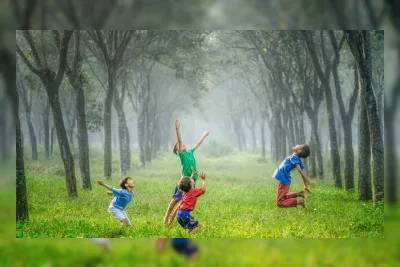 7 Alasan Ilmiah Mengapa Orang Tua Wajib Sering Ajak Anak Liburan Sejak Kecil