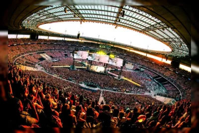 BTS Tarik Perhatian Presiden Prancis di Konser Paris Jelang Tampil di Piala Dunia