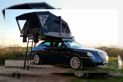 Lancia Thesis Disulap Jadi Camper Unik, Tidur Berdua di Alam Terbuka