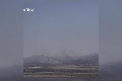 Petugas Padamkan Perambatan Api Kebakaran Rider di Riverside County