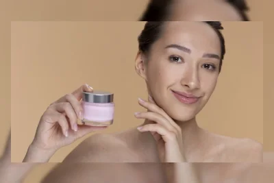 7 Moisturizer Anti-Aging Terbaik untuk Usia 50 Tahun, Bikin Kulit Sehat dan Awet Muda
