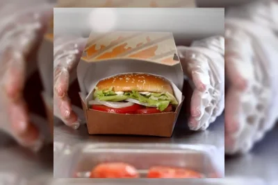 Burger King Beri Burger Gratis untuk Pelanggan yang Tak Puas dengan Whopper