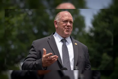 Tom Homan Janjikan Peluncuran Kamera Tubuh ICE Segera