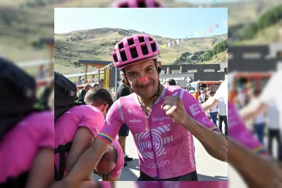 Richard Carapaz Menang Solo di Tahap 18 Tour de France