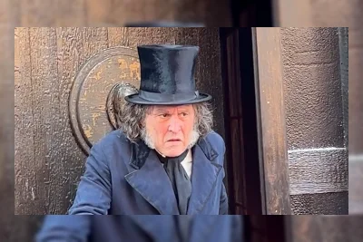 Johnny Depp Kejutkan Comic-Con dengan Penampilan Perdana sebagai Ebenezer Scrooge