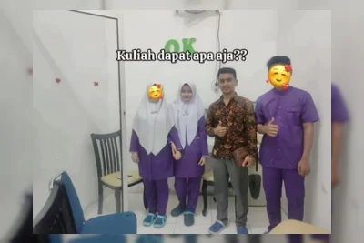 Viral! Mahasiswi Menikah dengan Dosennya, Momen Wisuda Haru saat Suami Pindahkan Toga