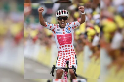 Carapaz Menang di Stage 20 Tour de France Usai Kuss Dua Kali Jatuh