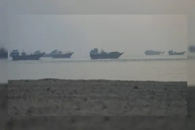 Kapal Tanker Meledak di Selat Hormuz Usai Tabrak Ranjau Laut
