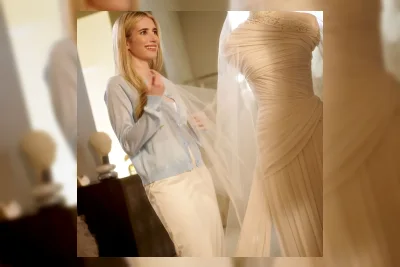 Emma Roberts Resmi Menikah dengan Cody John dalam Gaun Vintage Kustom