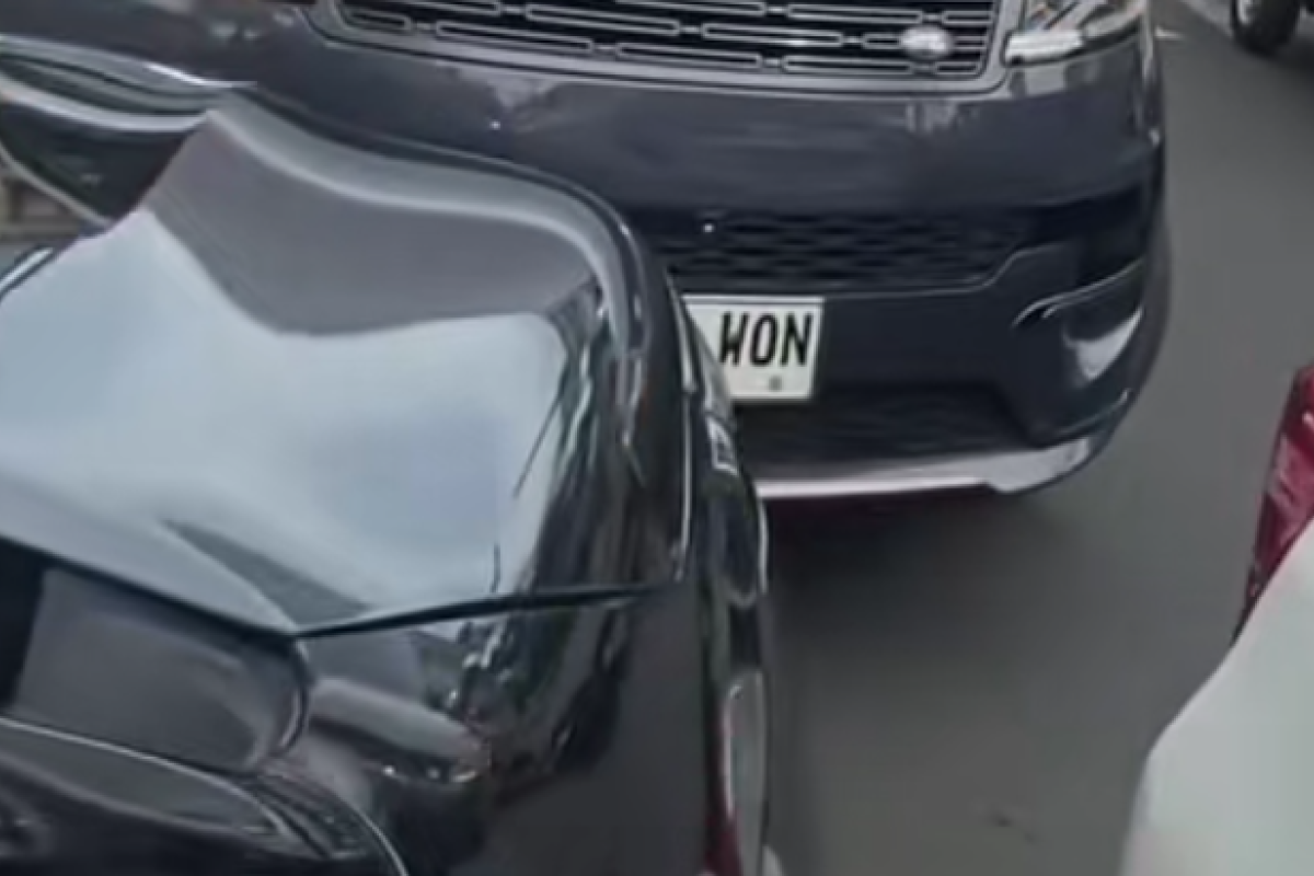 Mobil Mewah Plat B 1 WON Jadi Sorotan: Siapa Pemiliknya? Warganet Geram Lihat Pengawalan Tak Beraturan di Jalur Macet Puncak