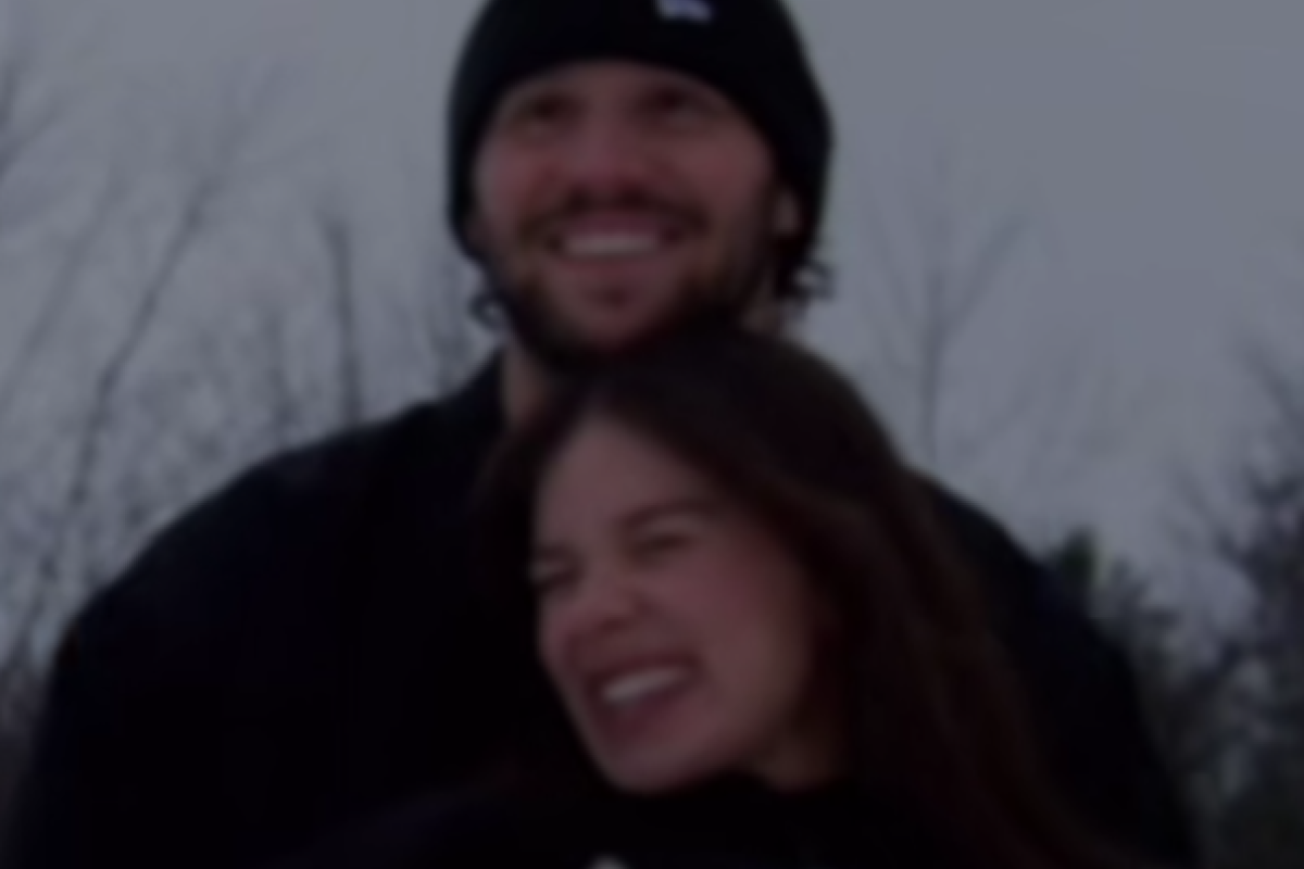 Hailee Steinfeld Umumkan Kehamilan Pertama dengan Suami, Quarterback NFL Josh Allen: Cinta, Kehidupan Baru, dan Perjalanan Menyeimbangkan Karier serta Cinta