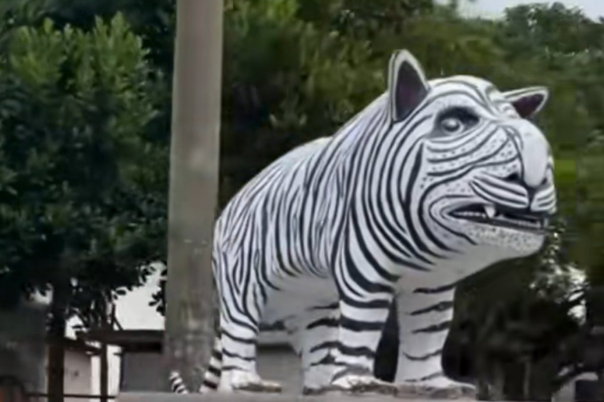 Viral di Medsos, Patung Macan Putih Desa Balongjeruk Ternyata Dibiayai dari Kantong Pribadi Sang Kades—Begini Fakta Lengkapnya