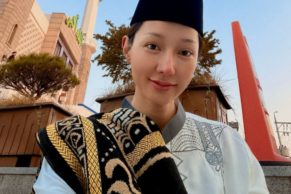  Lucinta Luna Pakai Sarung saat Salat Id di Seoul Korea, Ivan Gunawan Beri Respon: Alhadulillah