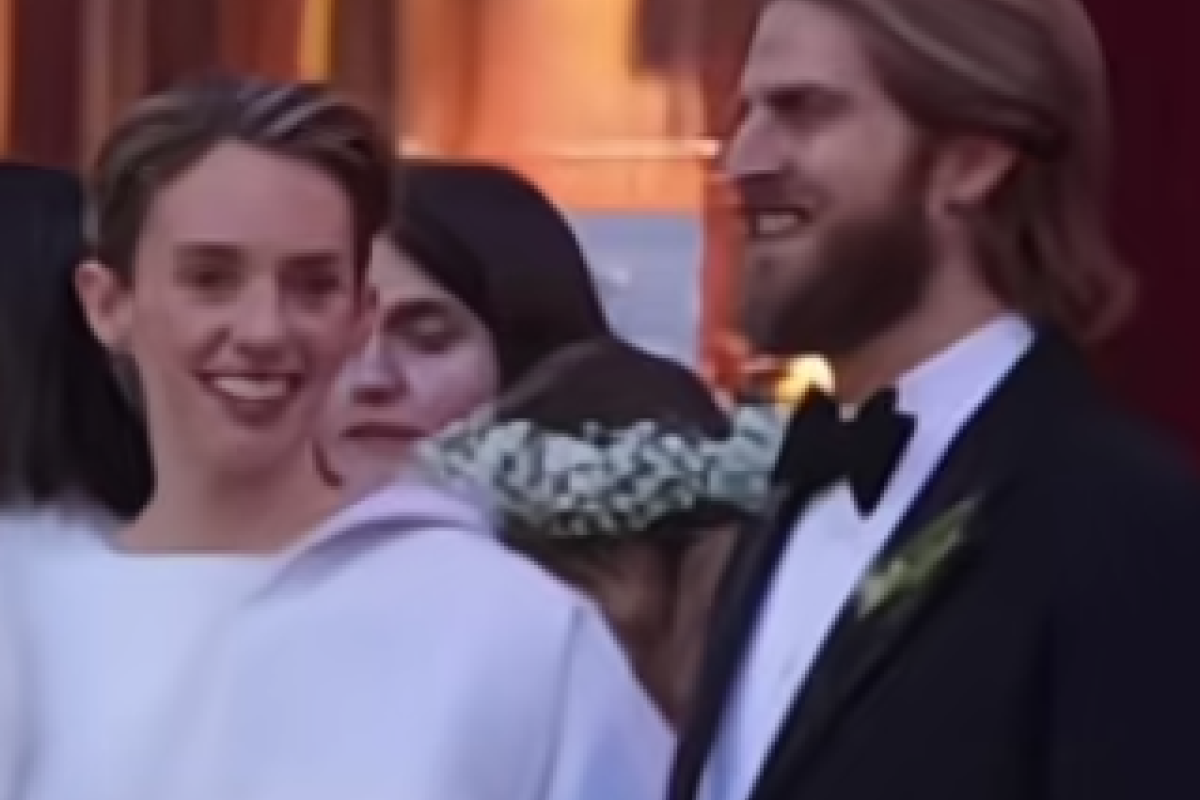 SELAMAT! Maya Hawke Menikah dengan Christian Lee Hutson dalam Upacara Intim di New York pada 14 Februari 2026