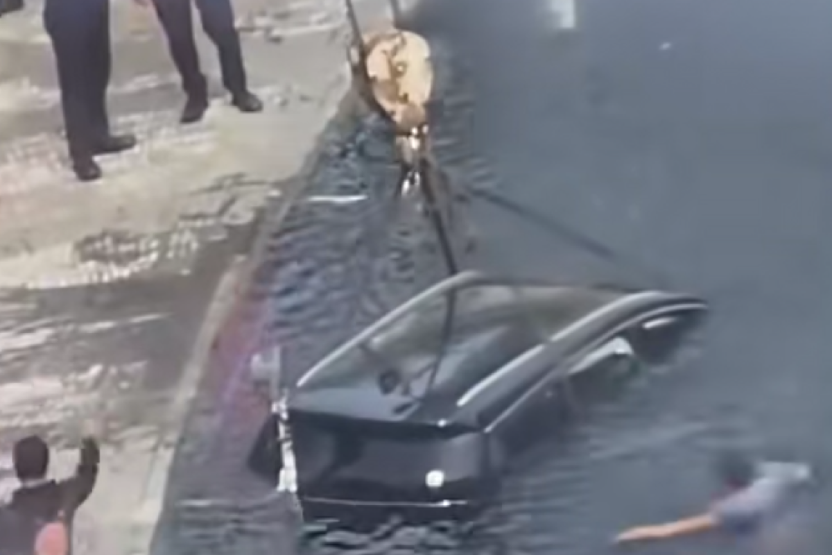 Mobil Listrik BYD Nyemplung ke Kolam Bundaran HI, Polisi Pastikan Sopir Tidak Terpengaruh Alkohol