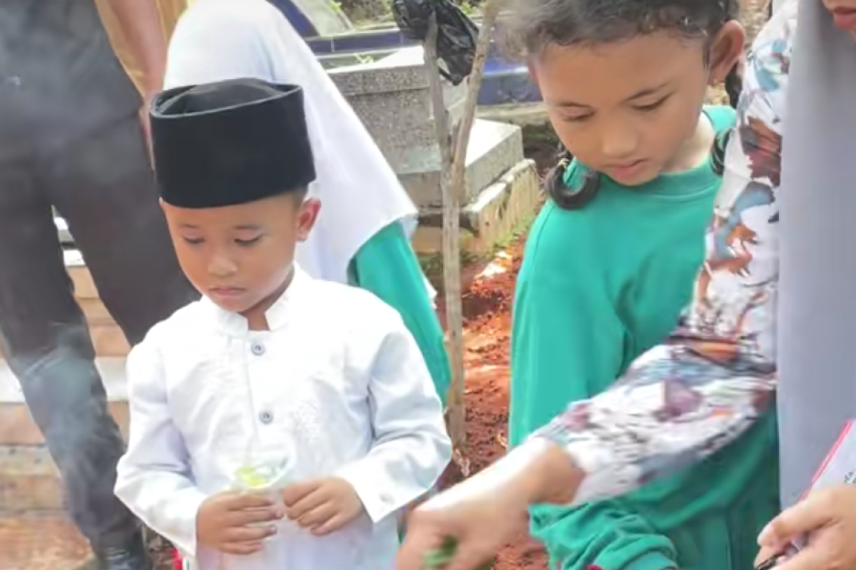 Kabar Duka! Ibunda Idan Sahabat Nyi Hyang Putri Gubernur Jawa Barat Dedi Mulyadi Meninggal Dunia pada Senin, 22 September 2025