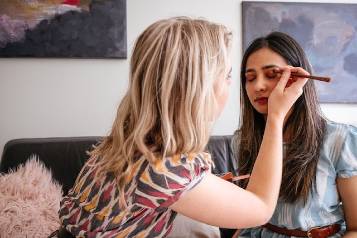 Sering di Abaikan, Inilah 4 Resiko Tidak Hapus Makeup Saat Tidur, Nomor 4 Buat Merinding, Kok Bisa?