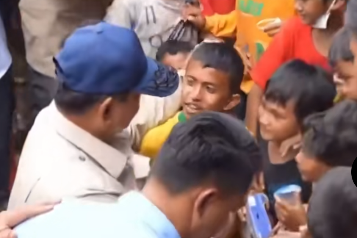 Momen Haru! Presiden Prabowo Subianto Datang Langsung ke Aceh Tamiang, Minta Maaf dan Peluk Anak Korban Bencana dengan Penuh Empati