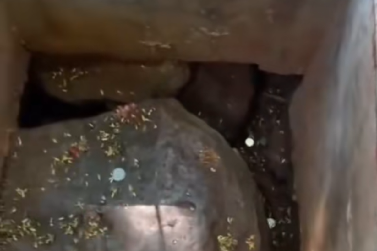 Lubang Misterius di Cirebon Viral Disebut Tembus ke Mekkah, Sunan Gunung Jati Konon Sering Lewat—Warga Ramai-Ramai Ziarah, Netizen Geram